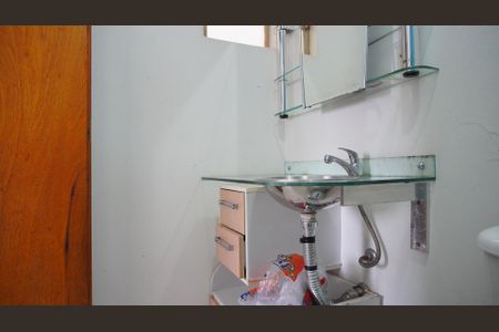 Banheiro social de apartamento à venda com 1 quarto, 42m² em Jardim Sabará, Porto Alegre