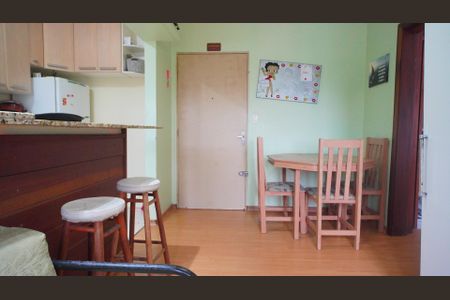 Sala  de apartamento à venda com 1 quarto, 42m² em Jardim Sabará, Porto Alegre