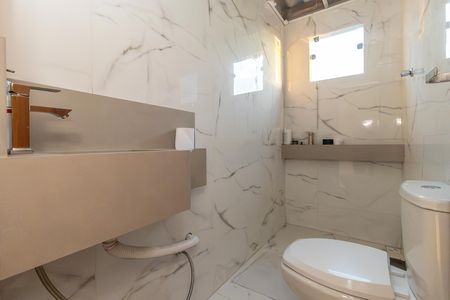 Banheiro da Suíte de casa para alugar com 3 quartos, 120m² em Piratininga, Belo Horizonte