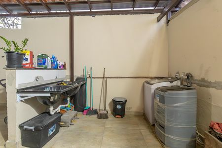 Área de Serviço de casa para alugar com 3 quartos, 120m² em Piratininga, Belo Horizonte