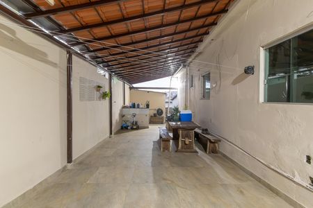 Garagem de casa para alugar com 3 quartos, 120m² em Piratininga, Belo Horizonte