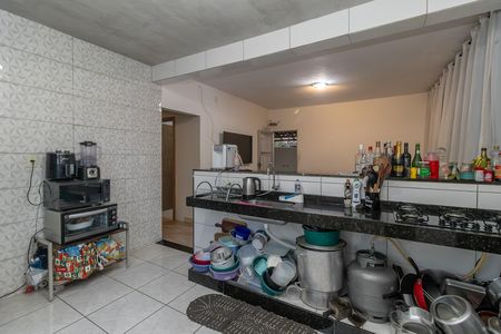 Cozinha de casa para alugar com 3 quartos, 120m² em Piratininga, Belo Horizonte