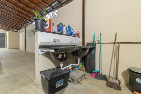 Área de Serviço de casa para alugar com 3 quartos, 120m² em Piratininga, Belo Horizonte