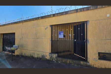 Casa à venda com 390m², 2 quartos e 4 vagas Casa à venda com 390m², 2 quartos e 4 vagasFachada placa