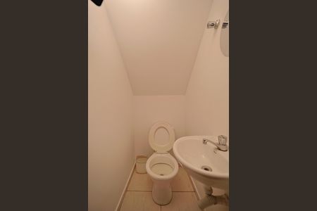 Lavabo de casa de condomínio para alugar com 2 quartos, 60m² em Vila Ré, São Paulo