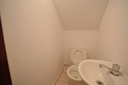 Lavabo de casa de condomínio para alugar com 2 quartos, 60m² em Vila Ré, São Paulo