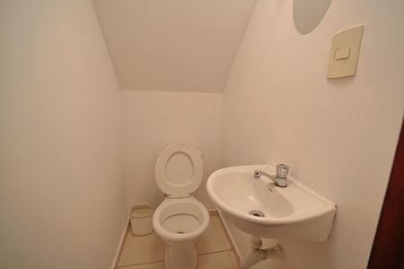 Lavabo de casa de condomínio para alugar com 2 quartos, 60m² em Vila Ré, São Paulo