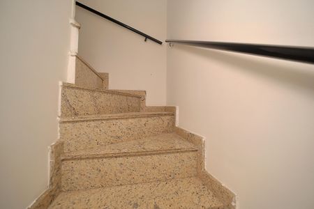 Escada de casa de condomínio para alugar com 2 quartos, 60m² em Vila Ré, São Paulo