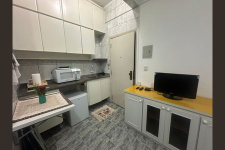 Cozinha de apartamento para alugar com 1 quarto, 32m² em Centro, São Vicente