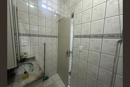Banheiro de apartamento para alugar com 1 quarto, 32m² em Centro, São Vicente