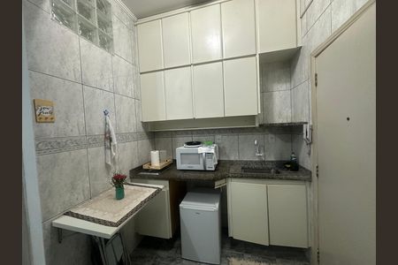 Cozinha de apartamento para alugar com 1 quarto, 32m² em Centro, São Vicente