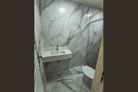 Banheiro de apartamento para alugar com 2 quartos, 60m² em Taquara, Rio de Janeiro