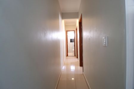 Corredor de apartamento para alugar com 2 quartos, 45m² em Santa Mônica, Uberlândia