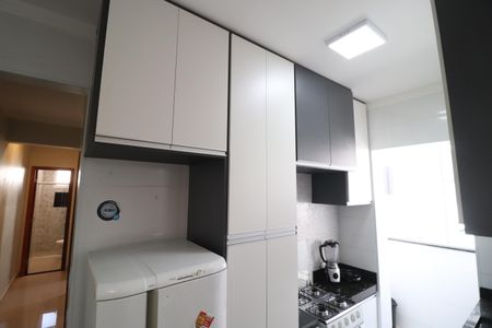 Cozinha de apartamento para alugar com 2 quartos, 45m² em Santa Mônica, Uberlândia
