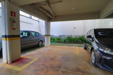 Garagem de apartamento para alugar com 2 quartos, 45m² em Santa Mônica, Uberlândia