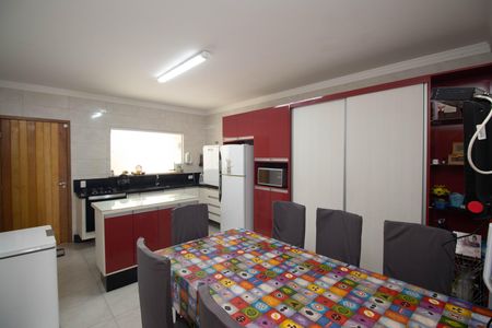 Casa à venda com 121m², 3 quartos e 3 vagasCozinha - Armários