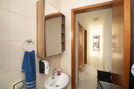 Casa à venda com 121m², 3 quartos e 3 vagasBanheiro 3