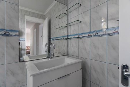 Banheiro de apartamento para alugar com 2 quartos, 50m² em Jardim Imperador (zona Leste), São Paulo