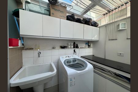 Apartamento à venda com 146m², 2 quartos e 2 vagas Apartamento à venda com 146m², 2 quartos e 2 vagasÁrea de serviço