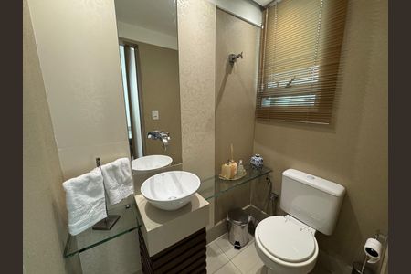 Apartamento à venda com 146m², 2 quartos e 2 vagas Apartamento à venda com 146m², 2 quartos e 2 vagasBanheiro