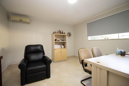 Casa de condomínio à venda com 350m², 5 quartos e 2 vagasEscritório