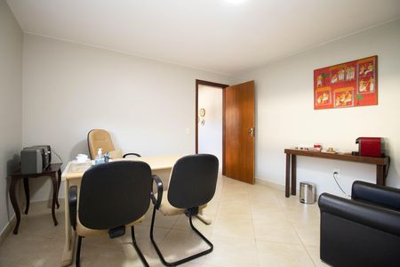 Casa de condomínio à venda com 350m², 5 quartos e 2 vagasEscritório
