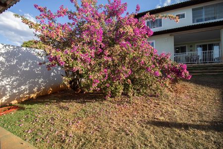 Casa de condomínio à venda com 350m², 5 quartos e 2 vagasQuintal