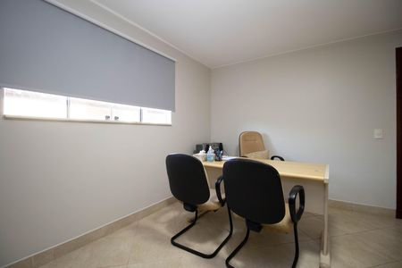 Casa de condomínio à venda com 350m², 5 quartos e 2 vagasEscritório