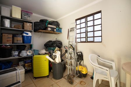 Casa de condomínio à venda com 350m², 5 quartos e 2 vagasDepósito