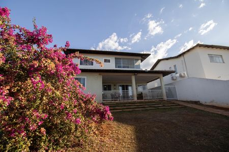 Casa de condomínio à venda com 350m², 5 quartos e 2 vagasQuintal