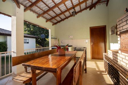 Casa de condomínio à venda com 350m², 5 quartos e 2 vagasChurrasqueira