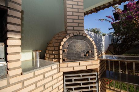 Casa de condomínio à venda com 350m², 5 quartos e 2 vagasChurrasqueira