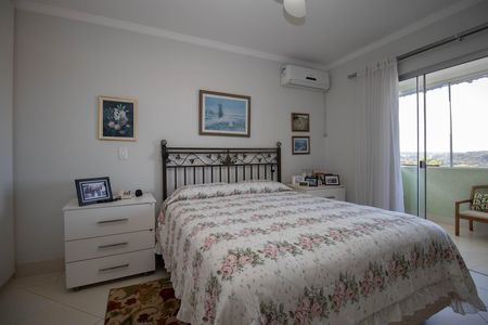 Casa de condomínio à venda com 350m², 5 quartos e 2 vagasSuíte 1