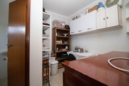 Casa de condomínio à venda com 350m², 5 quartos e 2 vagasQuarto de Serviço