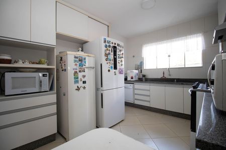 Casa de condomínio à venda com 350m², 5 quartos e 2 vagasCozinha