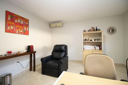 Casa de condomínio à venda com 350m², 5 quartos e 2 vagasEscritório