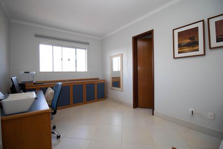 Casa de condomínio à venda com 350m², 5 quartos e 2 vagasSuíte 2