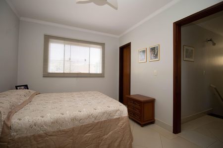 Casa de condomínio à venda com 350m², 5 quartos e 2 vagasSuíte 3