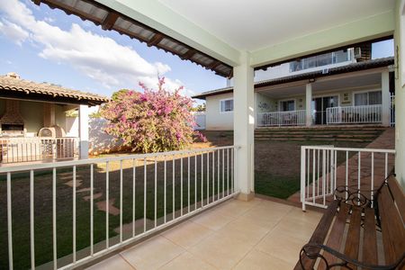 Casa de condomínio à venda com 350m², 5 quartos e 2 vagasVaranda