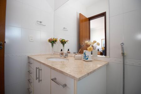 Casa de condomínio à venda com 350m², 5 quartos e 2 vagasBanheiro da Suíte 2