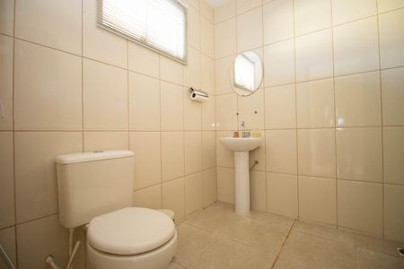 Casa de condomínio à venda com 350m², 5 quartos e 2 vagasBanheiro Social