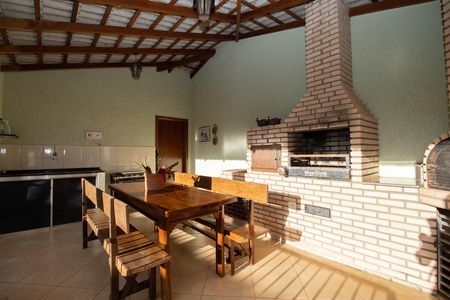 Casa de condomínio à venda com 350m², 5 quartos e 2 vagasChurrasqueira