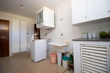 Casa de condomínio à venda com 350m², 5 quartos e 2 vagasÁrea de Serviço