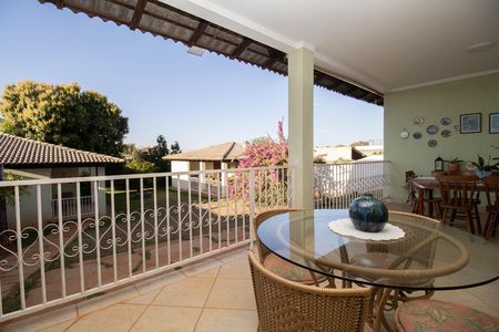 Casa de condomínio à venda com 350m², 5 quartos e 2 vagasVaranda