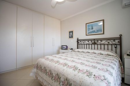 Casa de condomínio à venda com 350m², 5 quartos e 2 vagasSuíte 1
