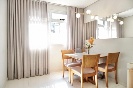 Apartamento para alugar com 65m², 2 quartos e 1 vaga Apartamento para alugar com 65m², 2 quartos e 1 vagaSala de Jantar