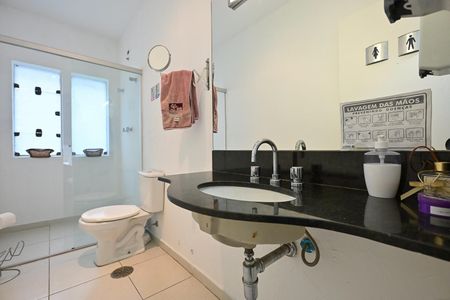 Casa para alugar com 690m², 6 quartos e 5 vagasBanheiro 1