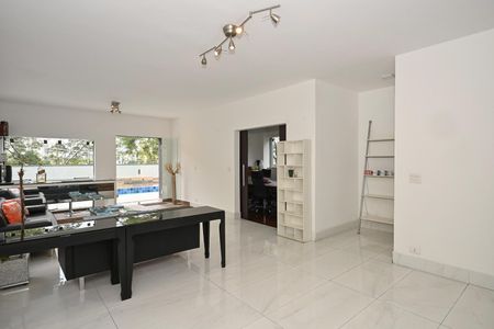 Casa para alugar com 690m², 6 quartos e 5 vagasSala