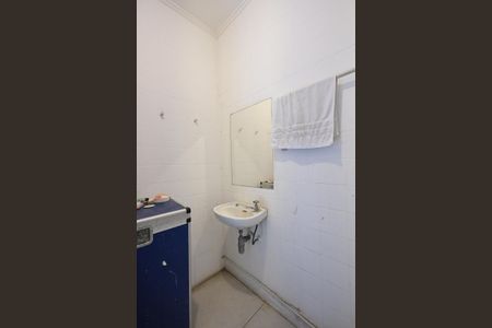 Casa para alugar com 690m², 6 quartos e 5 vagasBanheiro de Serviço