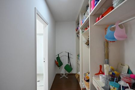 Casa para alugar com 690m², 6 quartos e 5 vagasArmário da Suíte 1